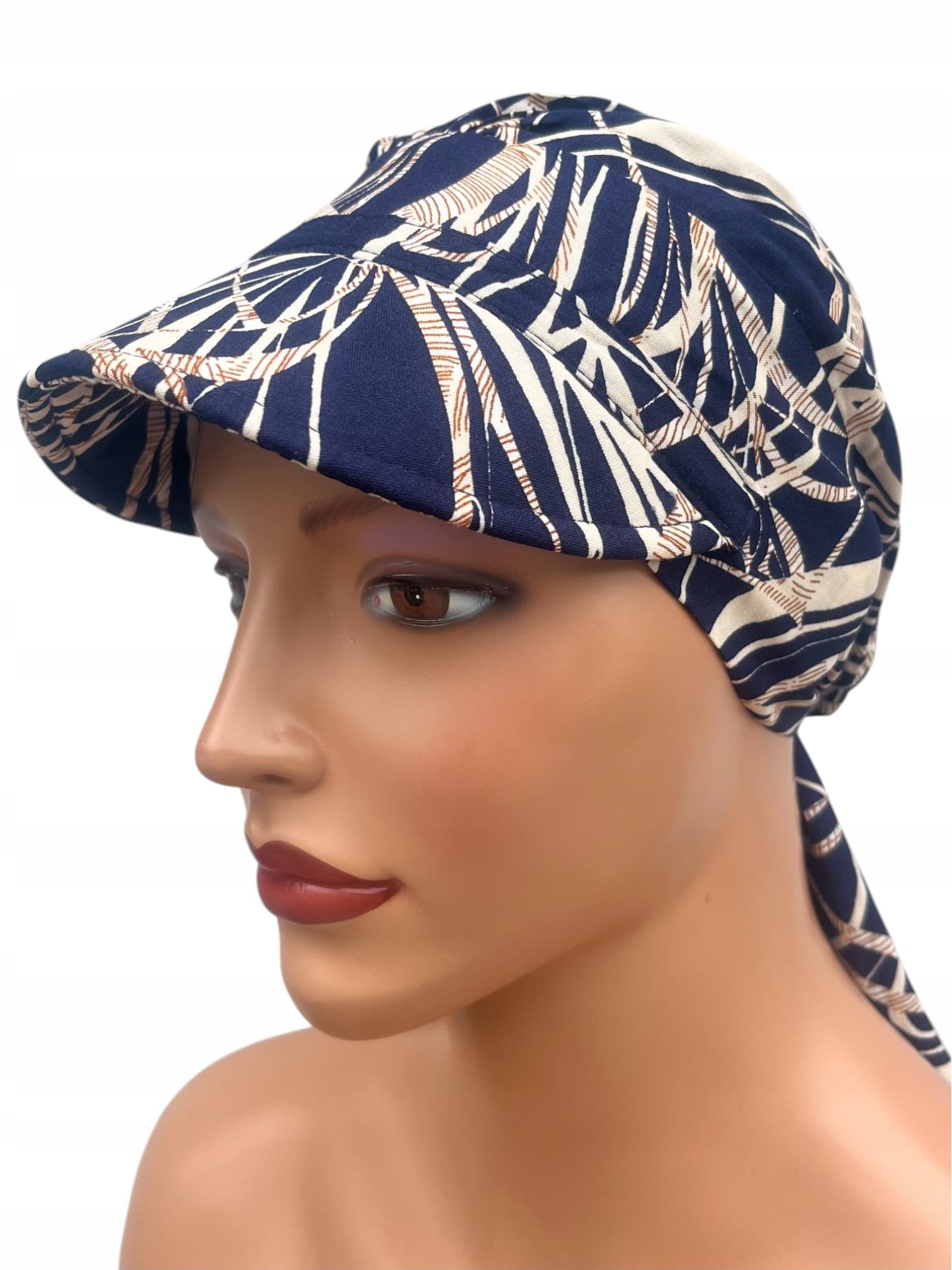 Tess z daszkiem w-472